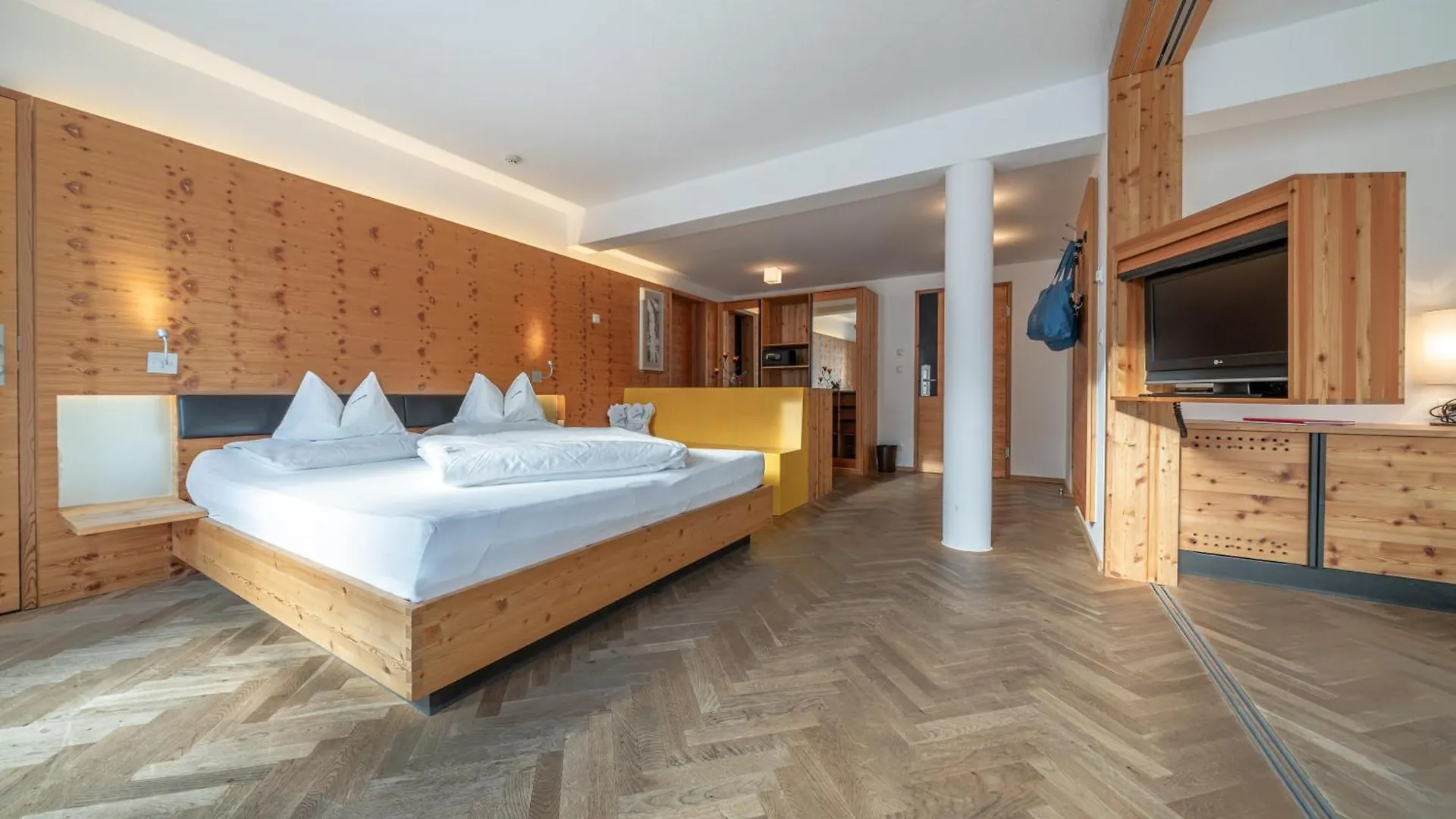 Hotel Liebe Sonne 4S 솔덴